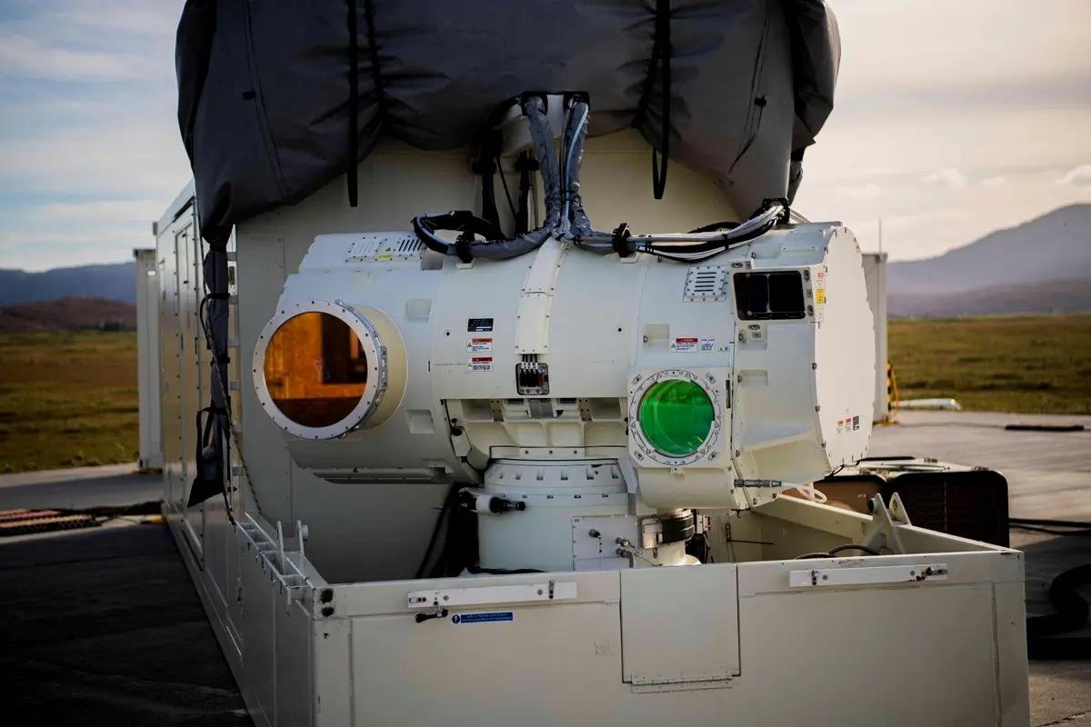 Arma laser cu arsenal infinit al UK-ului intră în serviciul anul viitor - STIRIHUB